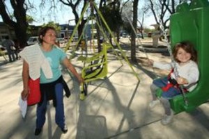 Alejandro Villar. A metros del Palomar fueron colocados varios juegos que pueden ser utilizados por todos los chicos de la ciudad, pese a estar diseñados para chicos discapacitados.