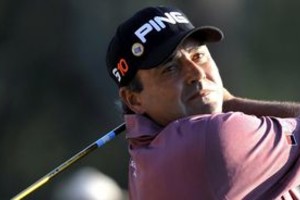 EFE MCX026. AUGUSTA (EEUU), 11/04/09.- El golfista argentino Ángel Cabrera hace su primer golpe del hoyo 18 hoy, 11 de abril de 2009, durante la tercera jornada del Master de Augusta 2009, en Augusta, Georgia (EEUU). EFE/John G. Mabanglo