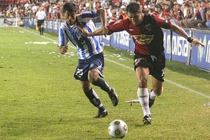 Amancio Alem Viejo... y conocido. A sus casi 37 años, Esteban Fuertes es la esperanza de gol de Colón. Hace 20 partidos que otro delantero, que no sea él, no marca un tanto. Mucho, ¿no?