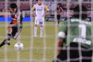 Télam Radamel Falcao le dio el triunfo a River en el final.