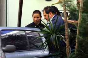 TONY GOMEZ DYN20, BUENOS AIRES 16/10/08, EL PADRE DEL ACTOR MARIANO MARTÍNEZ, DETENIDO HOY POR LA POLICÍA, FUE TRASLADADO ESTA TARDE A UNA COMISARÍA DE CAMPANA DONDE QUEDARÁ ALOJADO A LA ESPERA DE DECLARAR ANTE EL JUEZ FEDERAL FEDERICO FAGGIONATO MÁRQUEZ.FOTO:DYN/TONY GOMEZ.