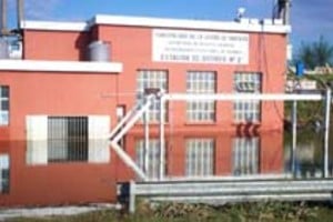 Archivo/Amancio Alem Bajo agua quedaron el año pasado las instalaciones en la estación N° 2, a la altura de Santa Rosa de Lima. Sin lluvias en abril de 2008, el paisaje es muy distinto.