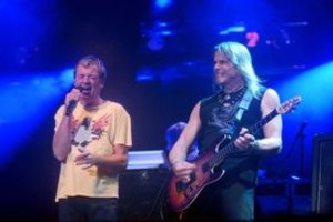 Télam En la segunda noche del Festival Cosquin Rock, se presentó en el escenario principal al termino de la jornada,  Deep Purple .