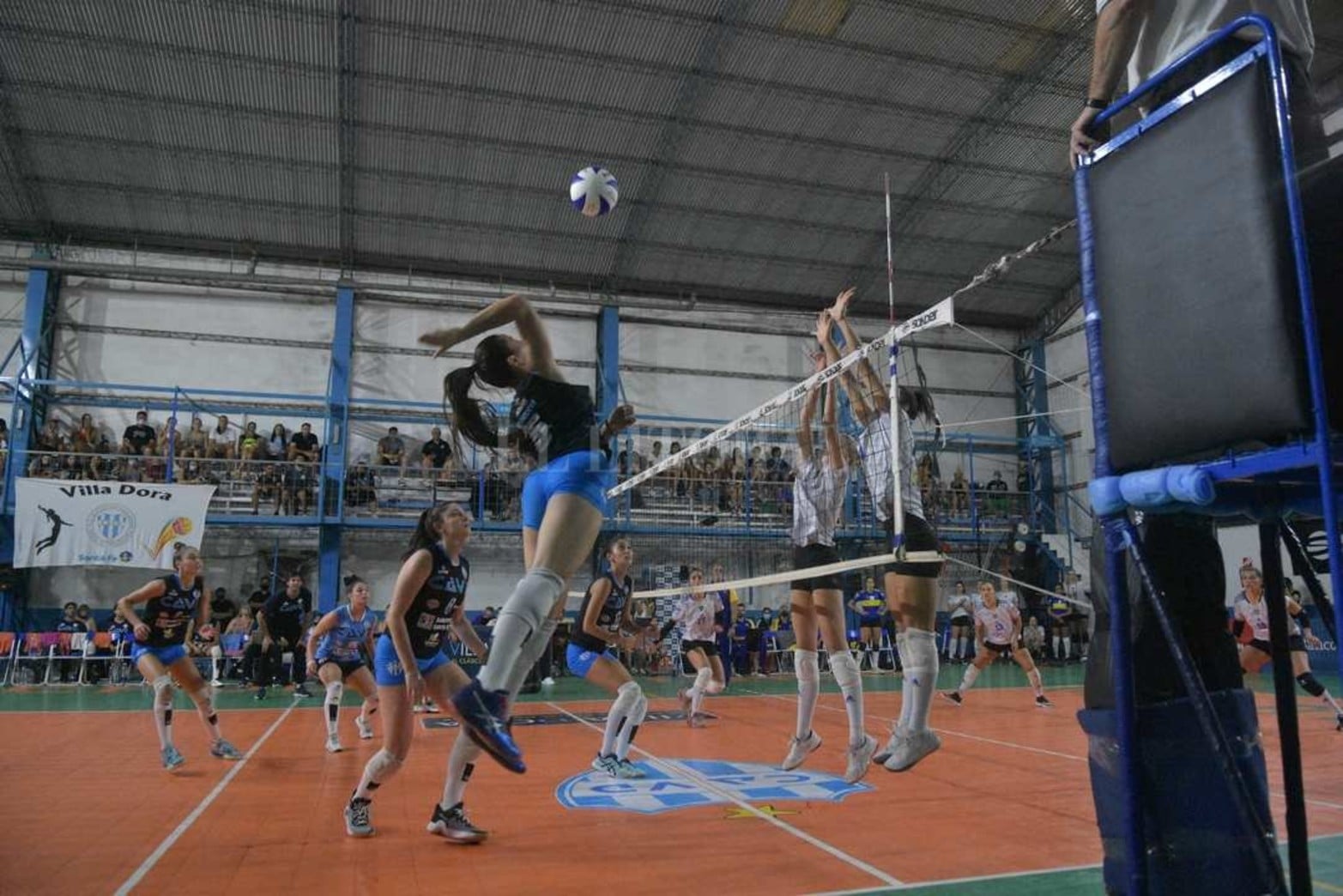 Por una fecha de la Liga Argentina Femenina de Voley, Villa Dora recibe a Boca Jrs .