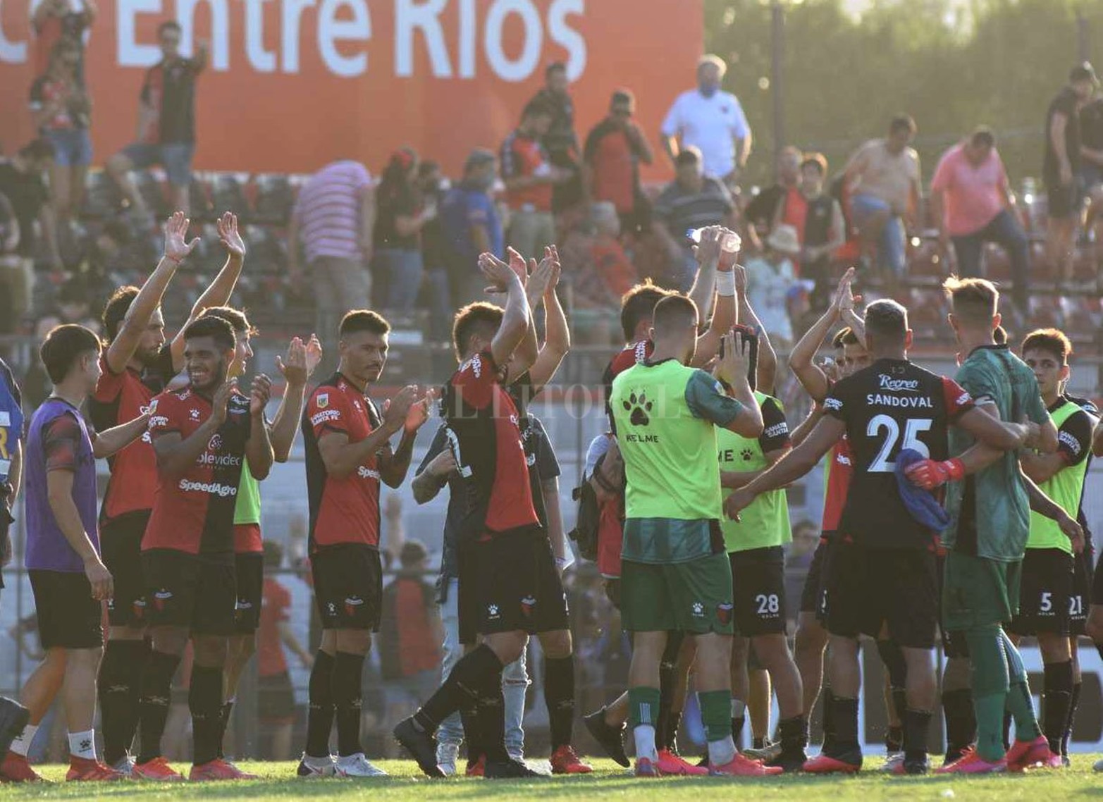 Colón derrotó 3 a 1 a Godoy Cruz por la segunda fecha de la Liga Profesional. El partido se jugó en Paraná.