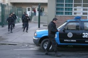 ELLITORAL_10324 |  Danilo Chiapello El herido arribó al hospital en estado desesperante. Varios móviles policiales fueron abriéndole paso a la ambulancia en su recorrido, hasta el nosocomio público.