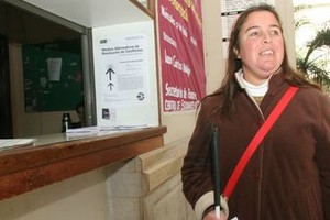 Amancio Alem Un ejemplo. María Emilia estudia Derecho, trabaja, es madre. Su discapacidad visual no la ha imposibilitado. Si se le pone ganas a todo lo que hacemos, se puede salir adelante , dice.