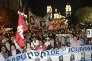 Telam Telam Tucumán. Septiembre 18 / 2007
Distintos organismos de Derechos Humanos de la provincia marchan al cumplirse un año de la desaparición de Jorge Julio Lopéz.
Foto:Julio Pantoja/Telam/cf