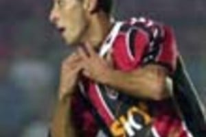 DyN Que le guarden la  27 . Es el número que usó Sebastián  Rulo  Romero en la temporada 2006-2007 con la camiseta de Racing. Se viene para Colón: Lerche le compró la mitad del pase para asegurarlo. En la foto, festejando para Chacarita, su primer club.