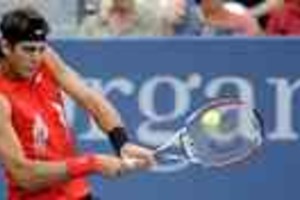 EFE AGX07 - FLUSHING MEADOWS (EEUU), 30/08/08.- El tenista argentino Juan Martín Del Potro devuelve una bola al francés Gilles Simon hoy, 30 de agosto de 2008, en el partido de tercera ronda del Abierto de Estados Unidos en Flushing Meadows, Nueva York (EEUU). EFE/ANDREW GOMBERT