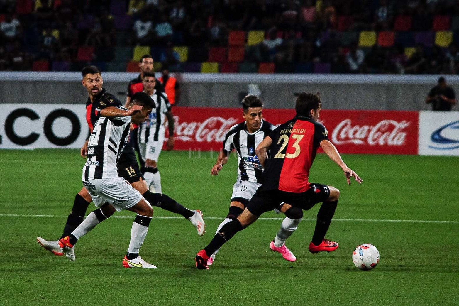 Colón le ganó 2 a 0 a Central Córdoba de Santiago del Estero y quedó segundo en la tabla con siete puntos, transcurridas tres fechas.