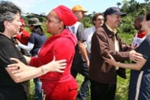 ms Colombian politicians Clara Rojas (R) and Consuleo Gonzalez de Perdomo (L) are greeted by Colombian senator Piedad Cordoba and Cuban ambassador to Venezuela German Sanchez Otero (2-R) respectively, just after being released by the Revolutionary Armed Forces of Colombia in the Colombian jungle on January 10th, 2008. Rojas and Gonzalez, two high-profile women hostages held in the Amazon jungle by the FARC rebels for some six years, have been freed in a secret rendezvous point in the jungle and were immediately flown to Venezuela.  AFP PHOTO/PRESIDENCIA