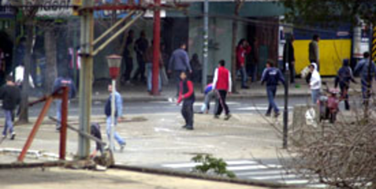 Reclamos de vecinos y comerciantes por inseguridad a la salida de la cancha