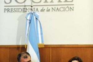 La ministra de Salud, Graciela Ocaña, confirmo esta tarde que una persona falleció a causa de la gripe A en Argentina.