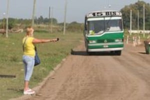 ELLITORAL_9739 |  Guillermo Di Salvatore. Esta mañana la Línea 15 Bis transitaba con normalidad por las calles de Punta Norte, según lo informaron los vecinos a El Litoral.