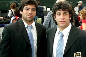 Prensa UAR Agustín Figuerola (CASI) y Nicolás Bruzzone (SIC), los medios de los clásicos clubes de San Isidro, antes de partir desde Ezeiza en su primer gira con Los Pumas.