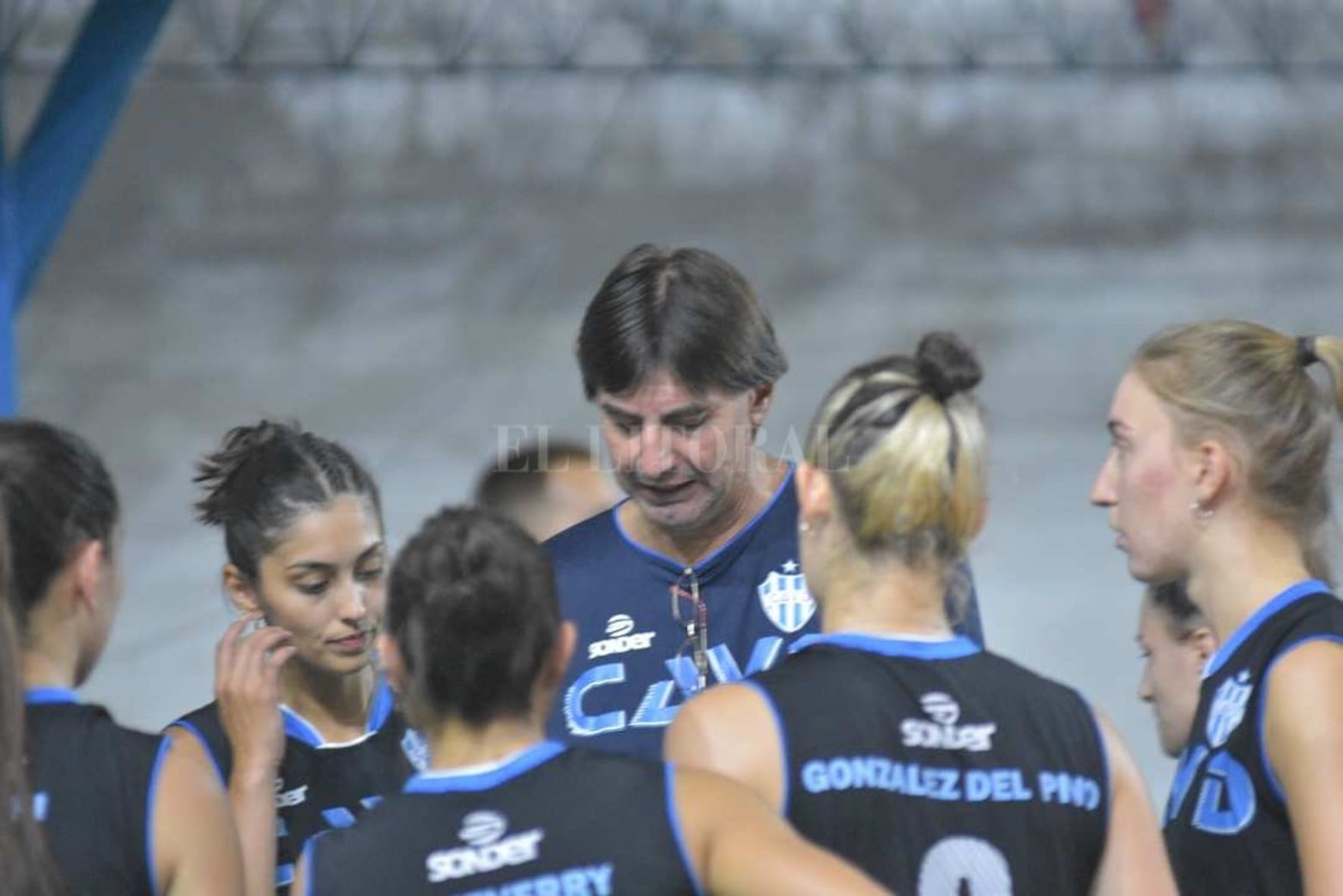 Por una fecha de la Liga Argentina Femenina de Voley, Villa Dora recibe a Boca Jrs .
Paco Baldo, DT de Villa Dora