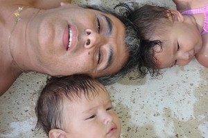 Gentileza Peteco Carabajal Peteco Carabajal, junto a sus hijos María y Benicio