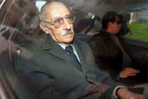 DYN DYN45, BUENOS AIRES 10/10/08, EL DICTADOR JORGE RAFAEL VIDELA FUE TRASLADADO HOY DE SU DEPARTAMENTO EN EL BARRIO DE BELGRANO A LA CARCEL DE LA GUARNICION DE CAMPO DE MAYO, EN DONDE HAY DETENIDOS OTROS MILITARES ACUSADOS DE DELITOS DE LESA HUMANIDAD. FOTO:DYN/ARCHIVO.