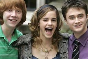 Radcliffe junto a sus inseparables compañeros de aventuras.