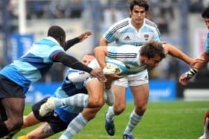 Télam Buenos Aires, 20/06/2009
El seleccionado argentino de rugby Los Pumas se impuso al combinado galo Barbarians por 32 a 18. El amistoso se jugó en el estadio de Vélez Sarsfield.
Foto: Raúl Ferrari/Télam/cl