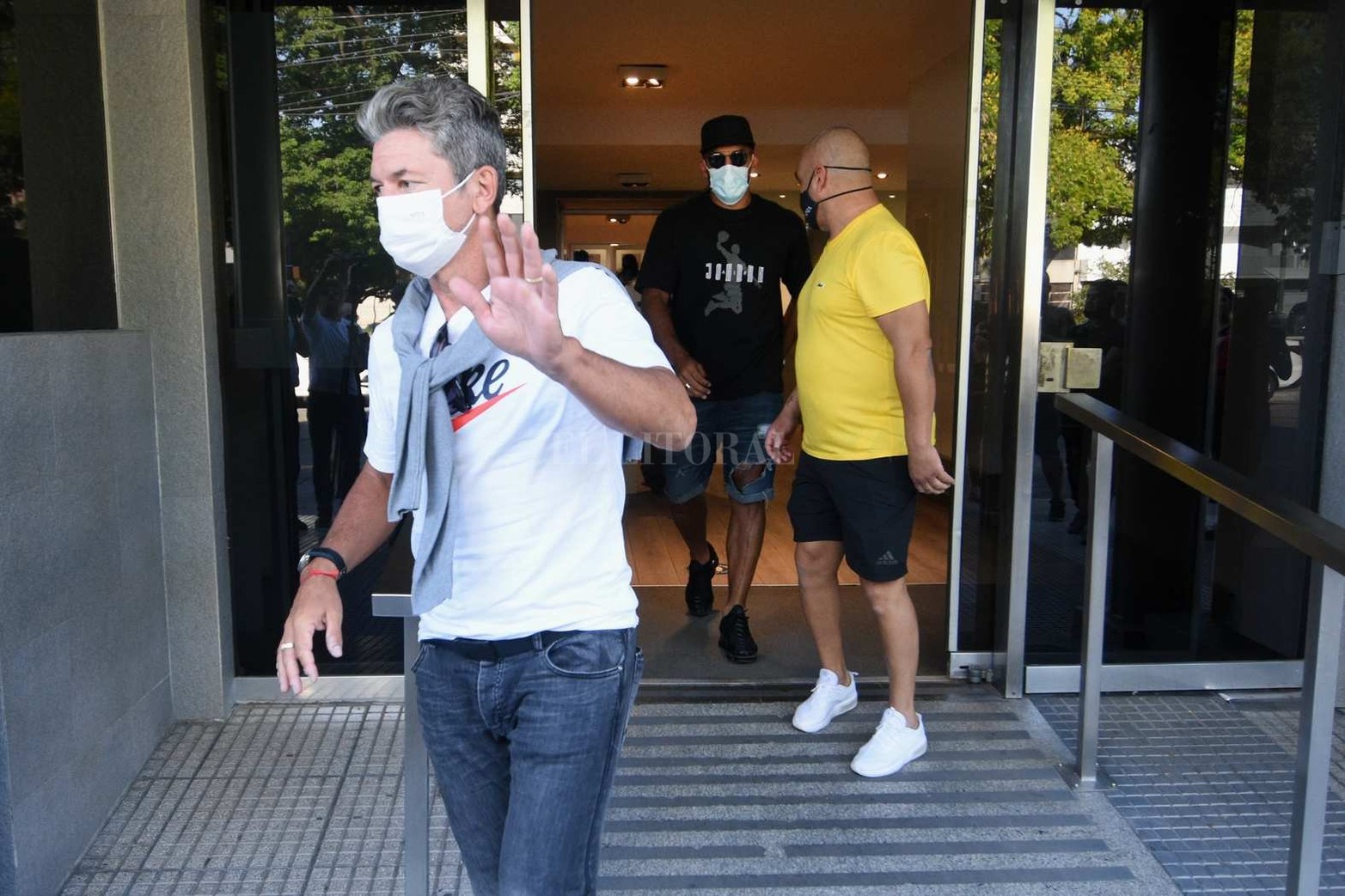 Ramón "Wanchope" Ábila llegó a Santa Fe para ser nuevo jugador de Colón. El jugador arribó este jueves a la ciudad para realizarse la revisión médica y firmar el contrato que lo vinculará al "Sabalero" para la próxima temporada.