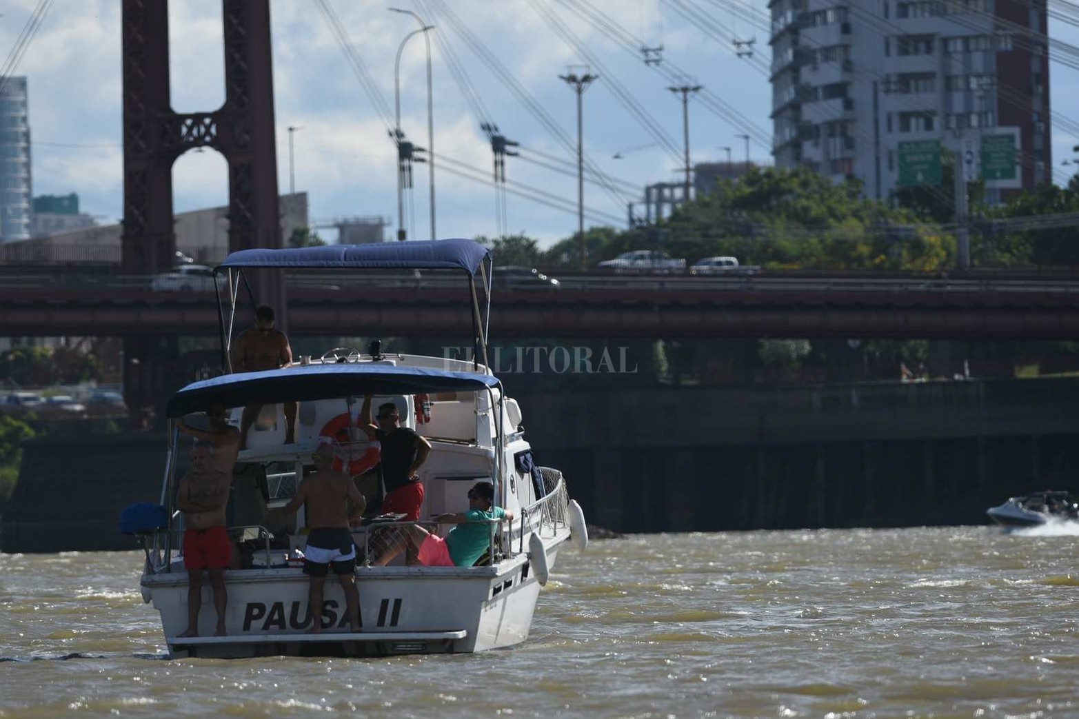 Además del sol y las nubes, el viento fue el protagonista principal en la tarde del sábado.