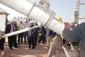 Telam Telam Buenos Aires 13-08-07
El secretario de Energía de la Nación, Daniel Cameron confirmó hoy
que entre mayo y junio de 2008 "comenzará la generación de
electricidad" de la central termoeléctrica José de Sam Martín, que
se contruye en localidad de Timbúes, en la provincia de Santa Fe.
Foto:Alejandro Morinz/Telam/cf