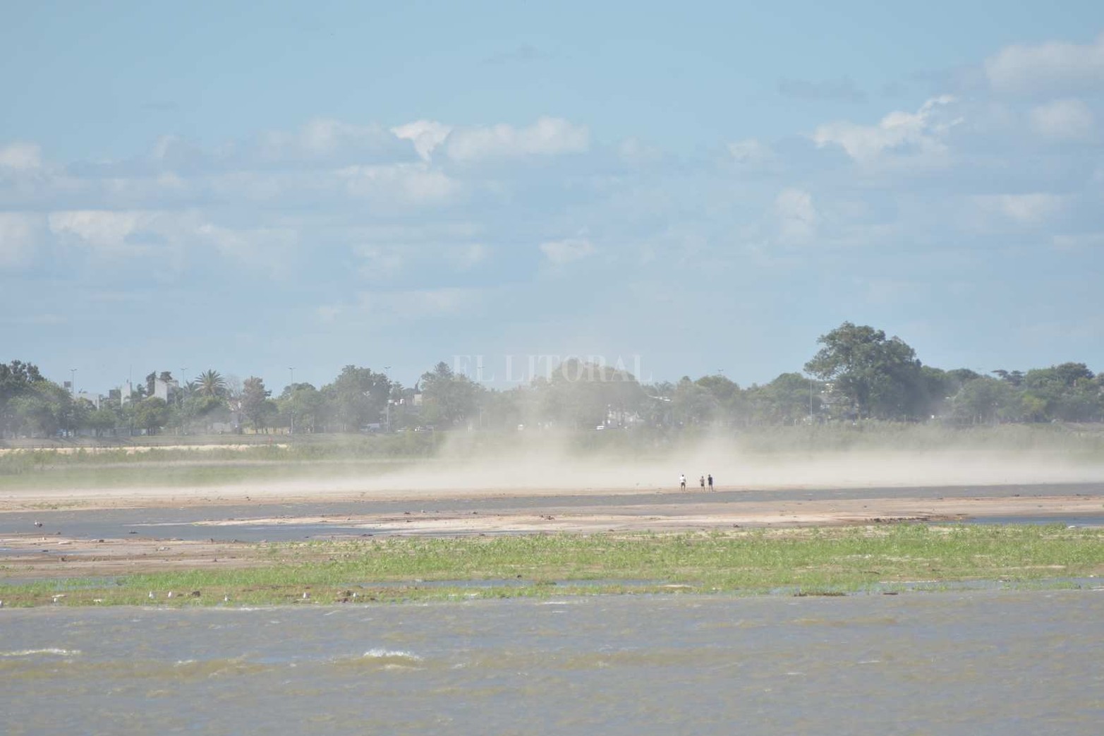 Además del sol y las nubes, el viento fue el protagonista principal en la tarde del sábado.