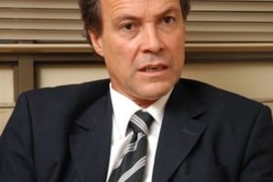 Néstor Gallegos. Vamos a ser coherentes con lo que dijimos toda la vida: no se usarán los aparatos del Estado para hacer campaña , dijo el senador nacional Rubén Giustiniani.