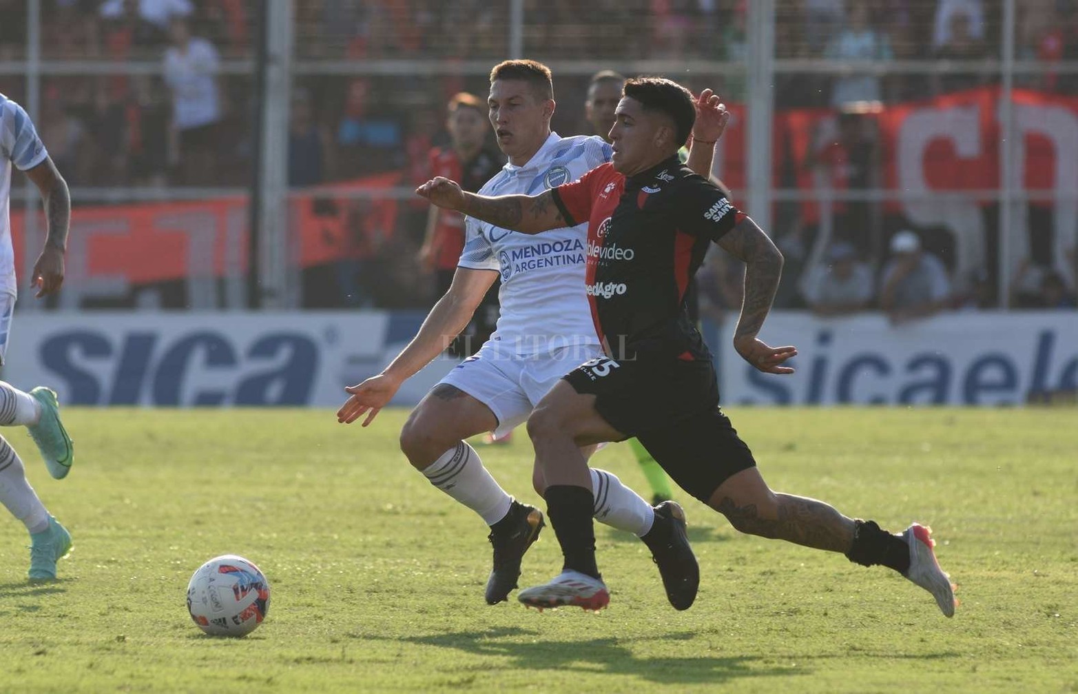 Colón derrotó 3 a 1 a Godoy Cruz por la segunda fecha de la Liga Profesional. El partido se jugó en Paraná.