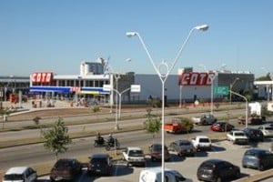 Néstor Gallegos A dos días de su inauguración, Coto ultima los detalles constructivos de su segunda sucursal en la ciudad.