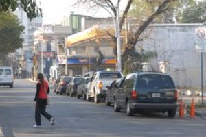 ELLITORAL_6783 | Eduardo Salva Siguen las largas filas de vehículos para obtener combustibles. Las estaciones de servicio fijaron un tope de venta por unidad.