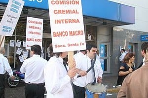 ELLITORAL_14425 |  Amancio Alem Los bancarios de todo el país reclaman aumento salarial, entre otras cosas.