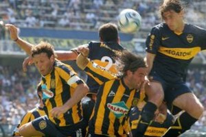 Boca se complicó solo, pero en el final se aprovechó del mal momento de Central.