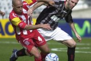 ELLITORAL_15864 |  Télam El  Pelado  Noce en acción, durante el partido que San Martín (su anterior equipo) igualó con Vélez en la Ciudadela tucumana durante el último Clausura.