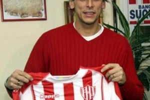 Flavio Raina. Me la pongo y no me la saco más , parece decir Rubén Darío Ferrer, sin embargo, reconoció que viene a Unión para ganarse el puesto y ascender.