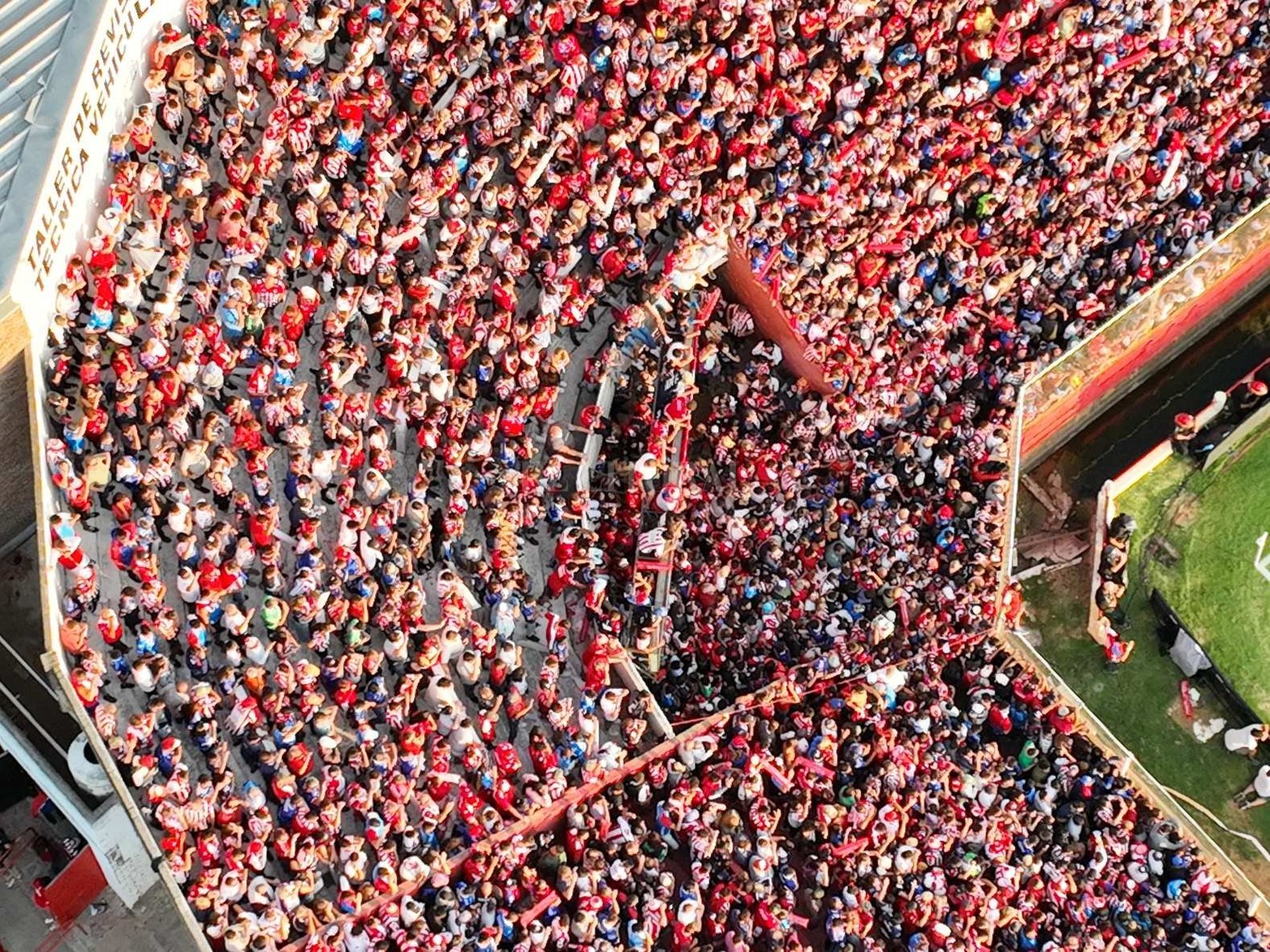 Desde el drone de diario El Litoral. La vistas del histórico día. Hacia de 1989 que no le ganaba a Unión de local.