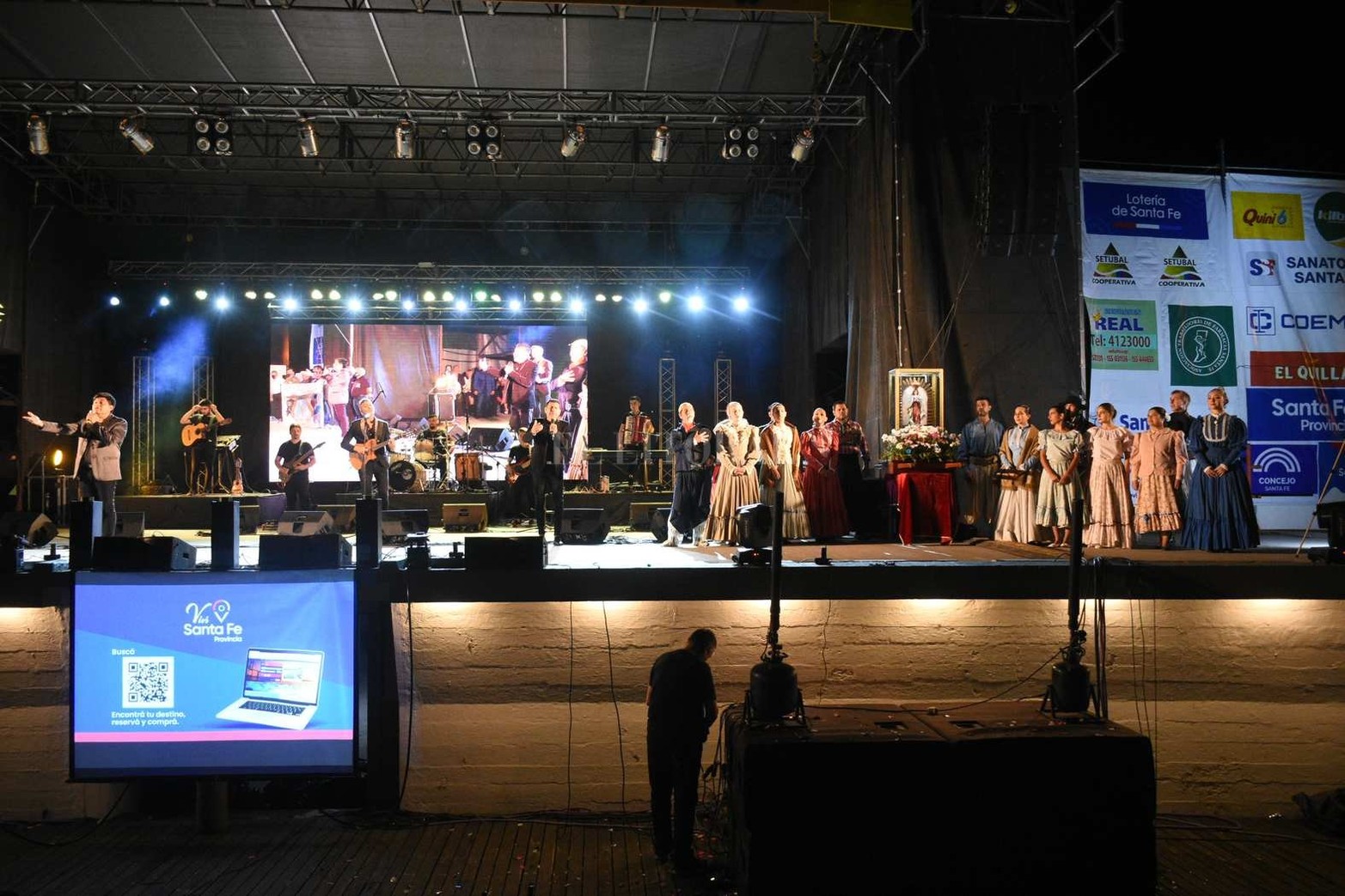 Solidaridad. El Festival Folklórico de Guadalupe brilló en el Anfiteatro "Juan de Garay". Fueron tres noches solidarias durante las cuales vecinos y vecinas de la ciudad se acercaron para disfrutar de la música y hacer su aporte.