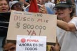 EFE Opositores al gobierno de Chávez encabezaron la ``marcha del maletinazo'. En tanto, simpatizantes del líder venezolano se manifestaron ante la sede de Psvsa.