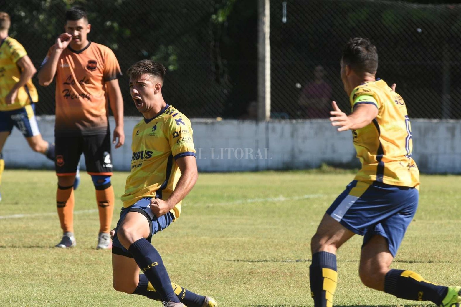 Por una de las revanchas de la Copa Federación se enfrentaron El Quillá, de Santa Fe y Polideportivo Arijón, de Desvío Arijón
_Festejo primer gol de El Quilla