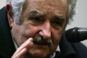 Foto Archivo AFP. En el libro llamado  Pepe Coloquios , Mujica dice que la  Argentina no llegó al nivel de democracia representativa y la institucionalidad no vale un carajo .