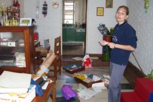 Danilo Chiapello En el jardín La Jirafa los delincuentes habrían ingresado desde una vivienda lindera que se encuentra abandonada. Su titular, Valeria Gorriti, reclamó a las autoridades que tomen cartas en el asunto.