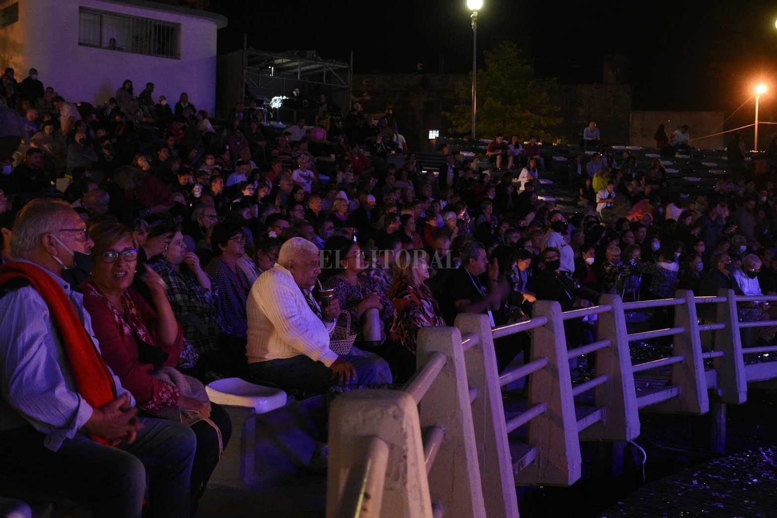 Solidaridad. El Festival Folklórico de Guadalupe brilló en el Anfiteatro "Juan de Garay". Fueron tres noches solidarias durante las cuales vecinos y vecinas de la ciudad se acercaron para disfrutar de la música y hacer su aporte.
