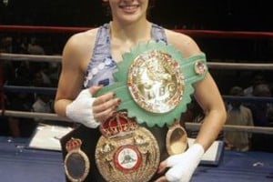 DyN La Tigresa Acuña venció a Alejandra Oliveras y reina entre las supergallo de la AMB y la CMB.