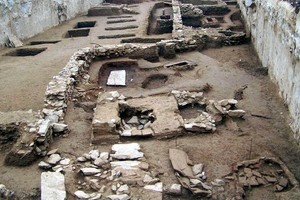 EFE GRA02 TESALÓNICA (GRECIA) 11.09.08 Fotografía facilitada por el Ministerio de Cultura de Grecia que muestra una vista general de una de las 1.414 tumbas descubiertas durante unas obras para construir una nueva línea de metro en Tesalónica (Grecia), el 11 de septiembre de 2008. Las tumbas datan desde el periodo helenístico hasta el final de la era romana. EFE/Ministerio de Cultura de Grecia.