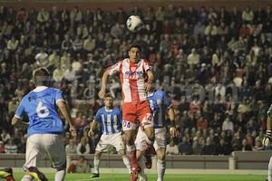 ELLITORAL_46270 |  Pablo Aguirre Avendaño presenta algunas molestias pero había optimismo este mediodía en la concentración.