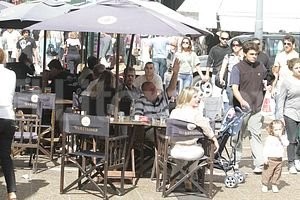 Guillermo Di Salvatore A pleno. En los bares de la peatonal, el consumo se triplicó durante el fin de semana, según los datos de la Municipalidad. Los negocios del centro vendieron un 20% más.