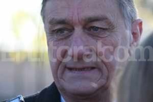 ELLITORAL_30377 | Archivo El Litoral El gobernador de la provincia de Santa Fe, Hermes Binner en medio de una entrevista.