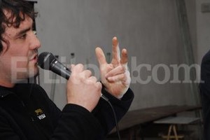 Amancio Alem. Merlo en plena charla.